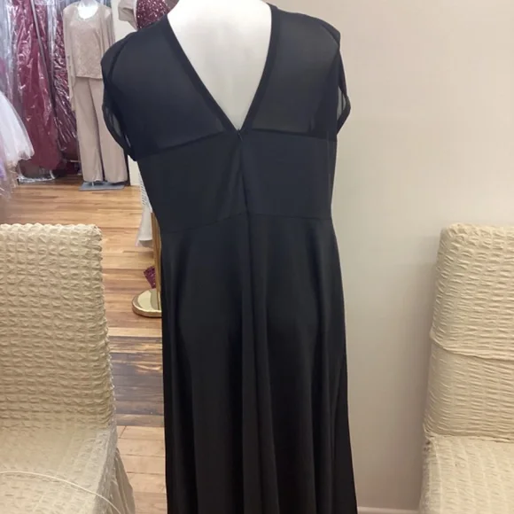 Plus size cocktail dress - Picture 3 of 4